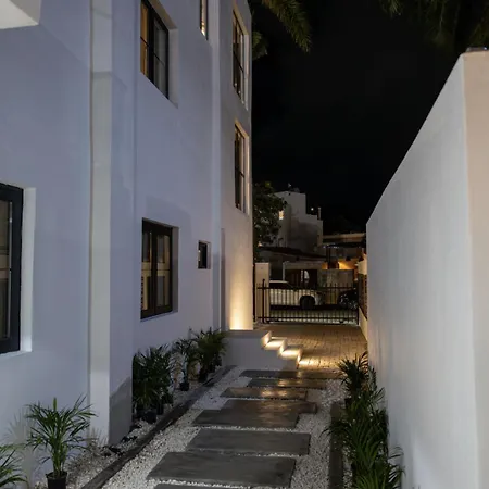Rooftop Couples Suites At Ocean Park Beach Club-2